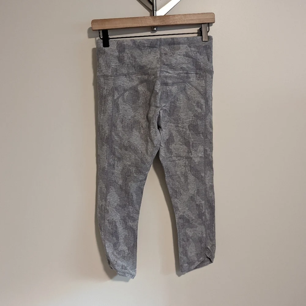 Athleta Sandbar Be Present Capri Crops Leggings | Size Small - Picture 9 of 9